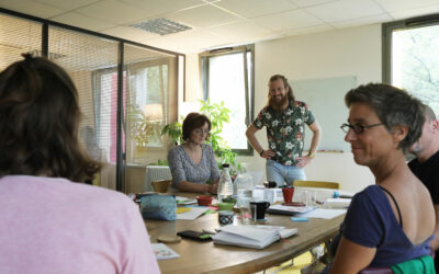 Les réunions du lundi matin : rituel bénéfique ou cauchemar hebdomadaire ?